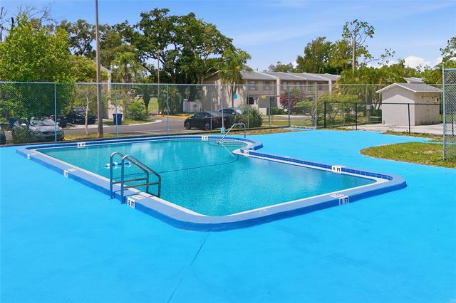 5104 TENNIS COURT CIRCLE 5104, Tampa, FL 33617