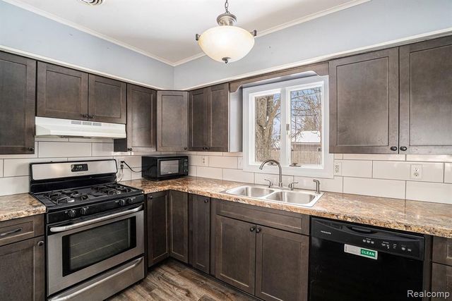 603 E Chelsea Circle, Davison, MI 48423