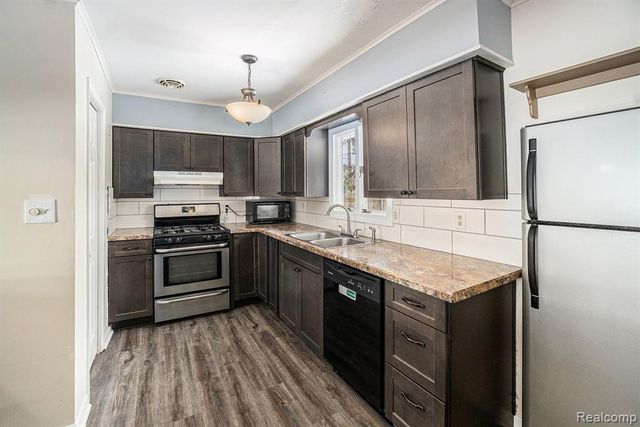 603 E Chelsea Circle, Davison, MI 48423