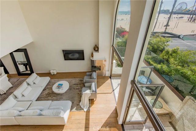11 Marine Terrace 3, Santa Monica, CA 90401