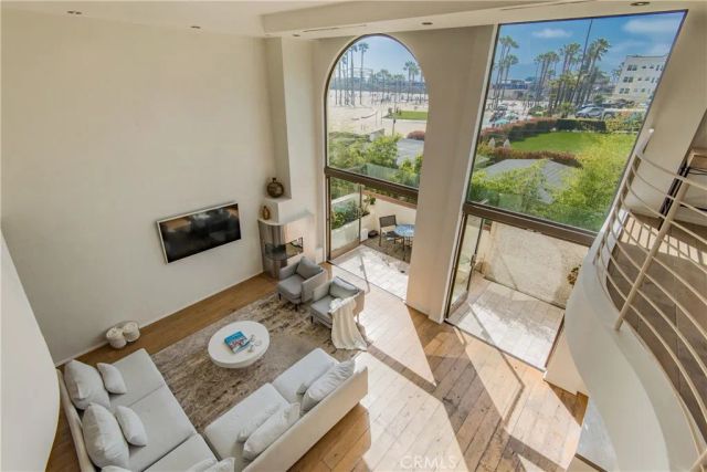 11 Marine Terrace 3, Santa Monica, CA 90401