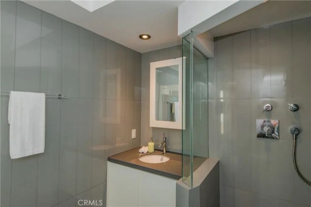 11 Marine Terrace 3, Santa Monica, CA 90401