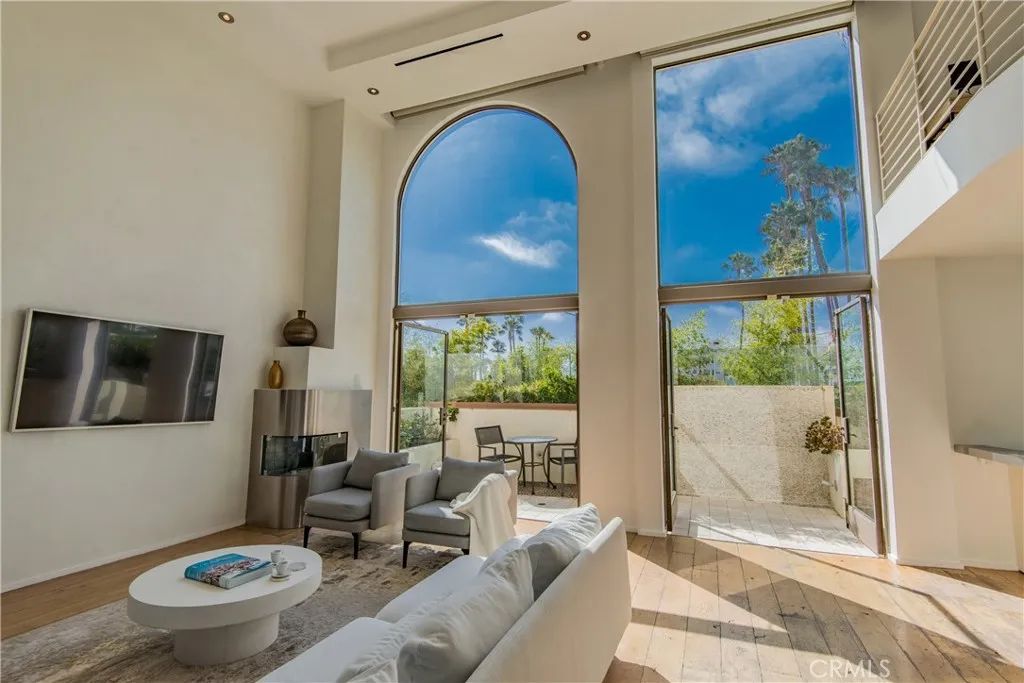 11 Marine Terrace 3, Santa Monica, CA 90401