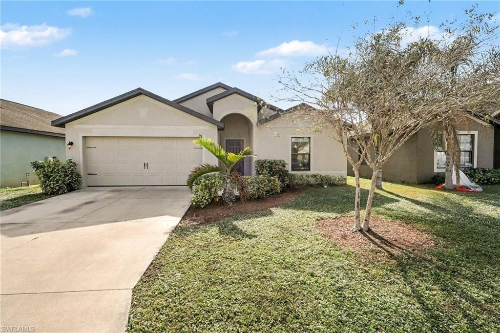 746 Center Lake ST, LEHIGH ACRES, FL 33974 — photo 2