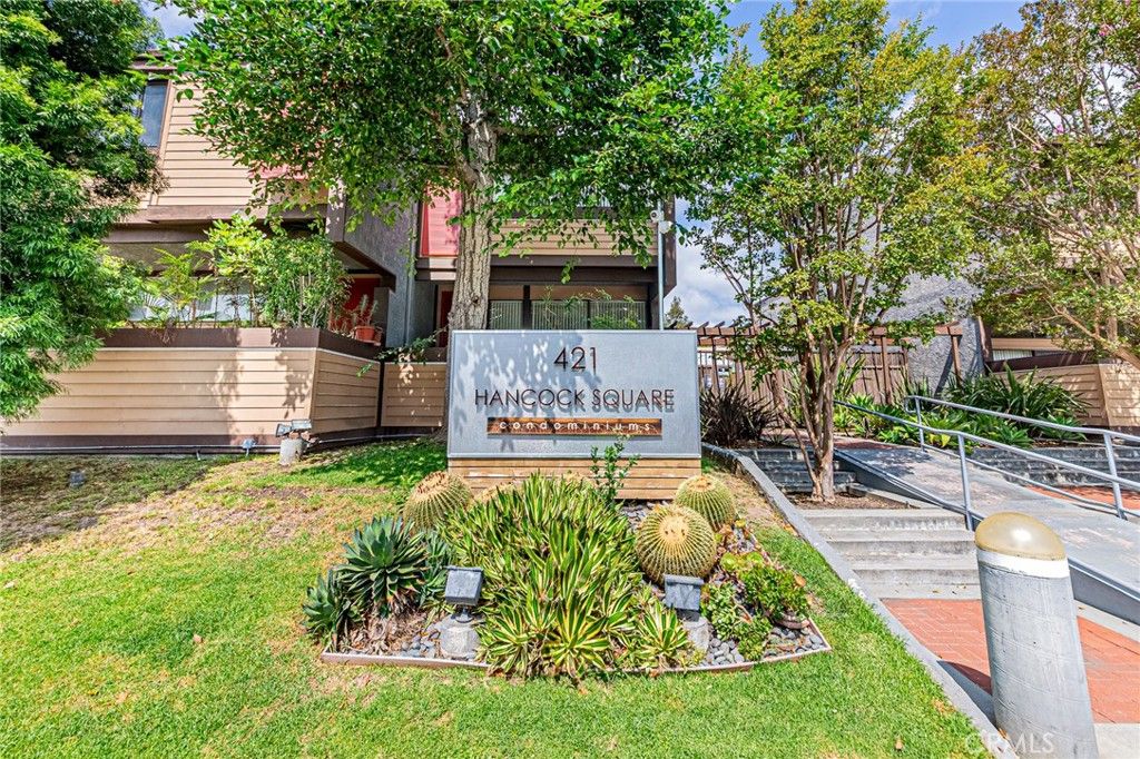 Image 1 of property listing at 421 S Van Ness, Los Angeles, CA 90020