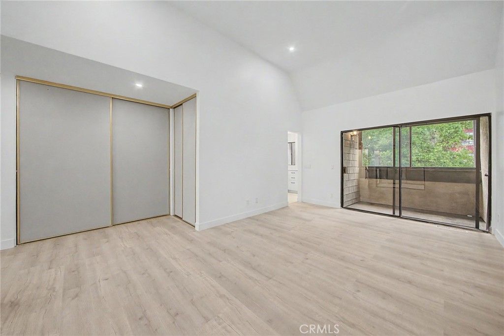 Image 10 of property listing at 421 S Van Ness, Los Angeles, CA 90020