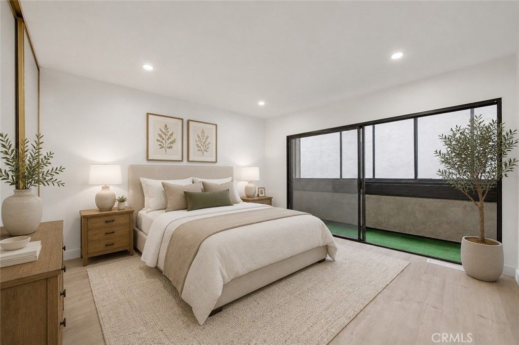 Image 14 of property listing at 421 S Van Ness, Los Angeles, CA 90020