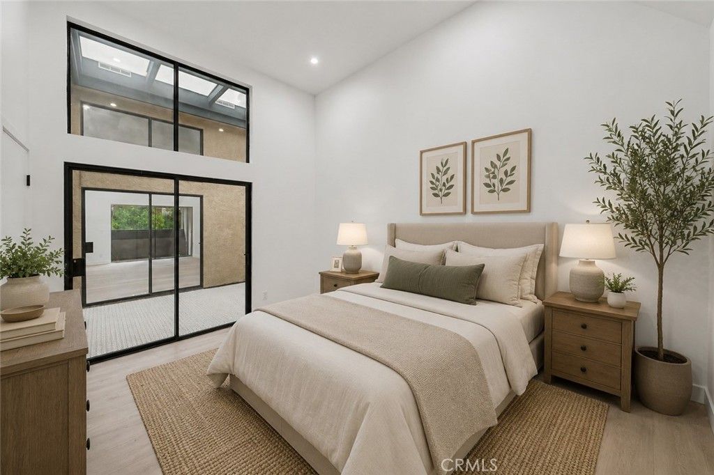 Image 16 of property listing at 421 S Van Ness, Los Angeles, CA 90020