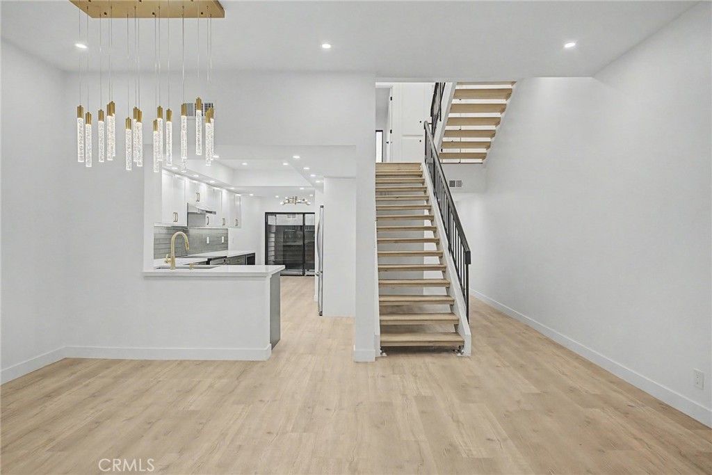 Image 18 of property listing at 421 S Van Ness, Los Angeles, CA 90020