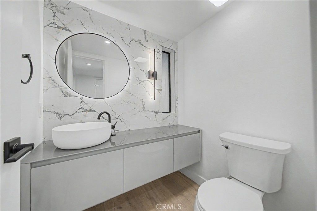 Image 21 of property listing at 421 S Van Ness, Los Angeles, CA 90020