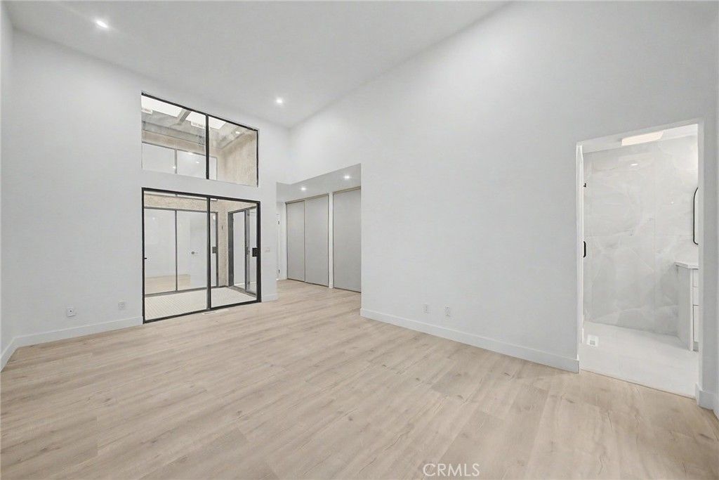 Image 23 of property listing at 421 S Van Ness, Los Angeles, CA 90020