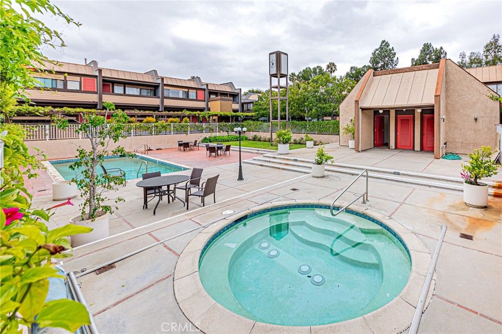 Image 28 of property listing at 421 S Van Ness, Los Angeles, CA 90020