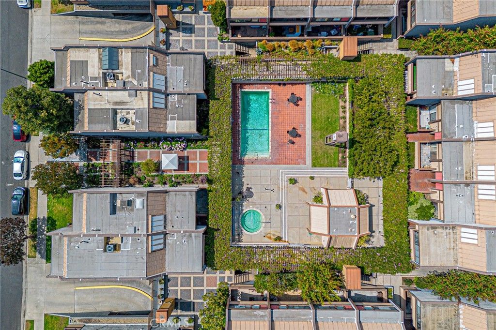 Image 30 of property listing at 421 S Van Ness, Los Angeles, CA 90020