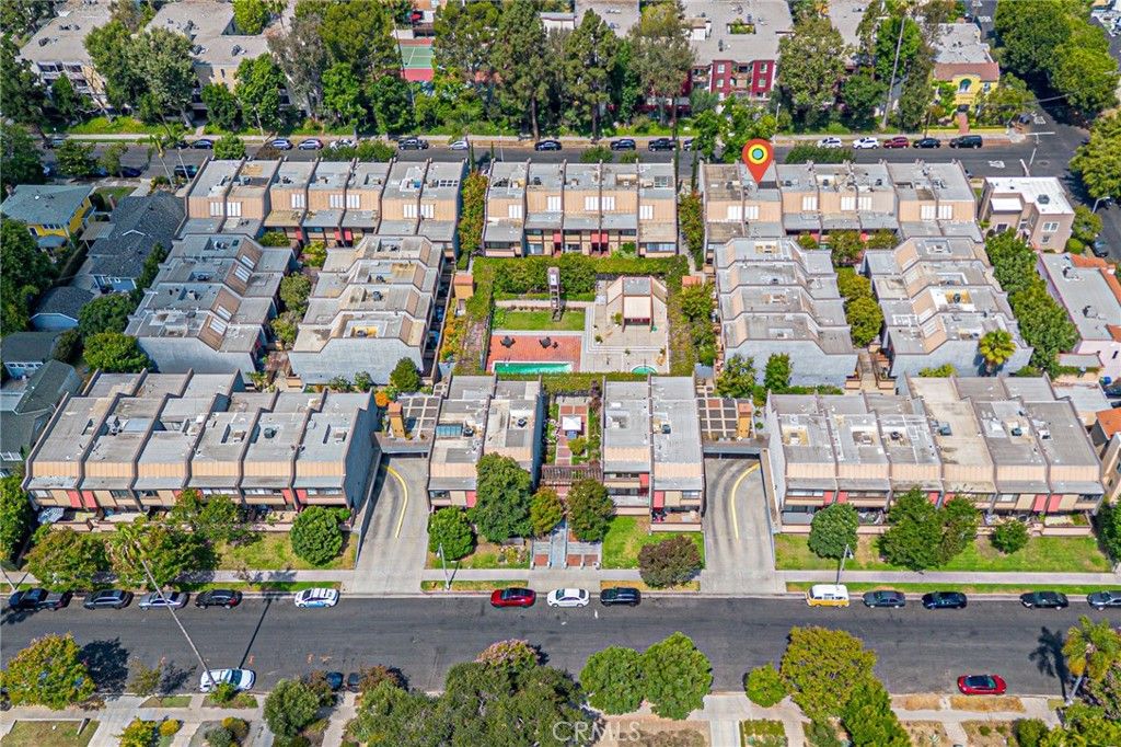 Image 31 of property listing at 421 S Van Ness, Los Angeles, CA 90020