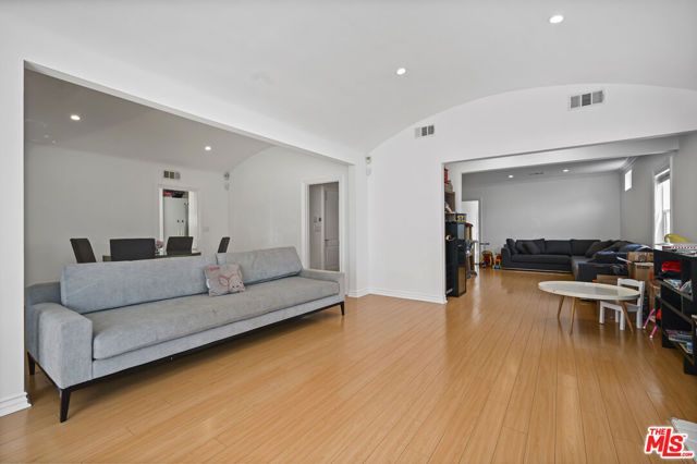 232 S Crescent Drive, Beverly Hills, CA 90212
