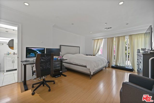 232 S Crescent Drive, Beverly Hills, CA 90212