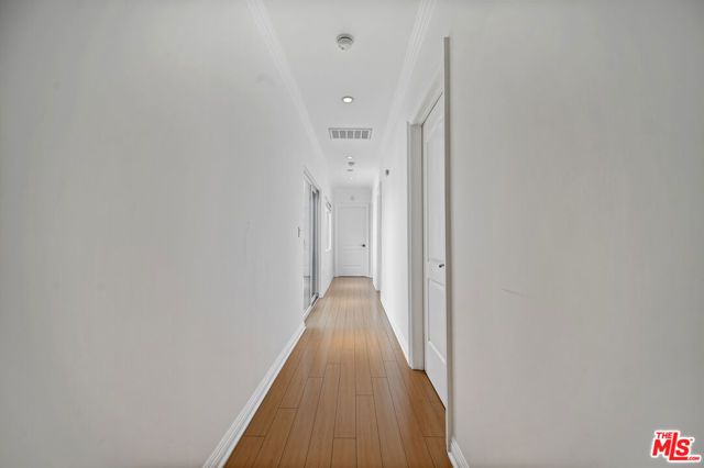 232 S Crescent Drive, Beverly Hills, CA 90212