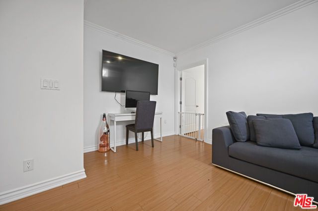 232 S Crescent Drive, Beverly Hills, CA 90212