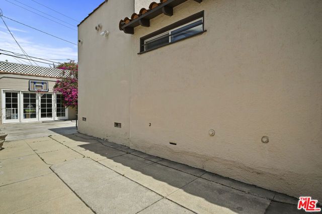 232 S Crescent Drive, Beverly Hills, CA 90212