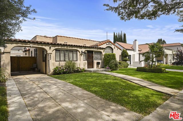 232 S Crescent Drive, Beverly Hills, CA 90212