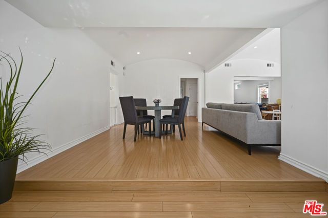 232 S Crescent Drive, Beverly Hills, CA 90212