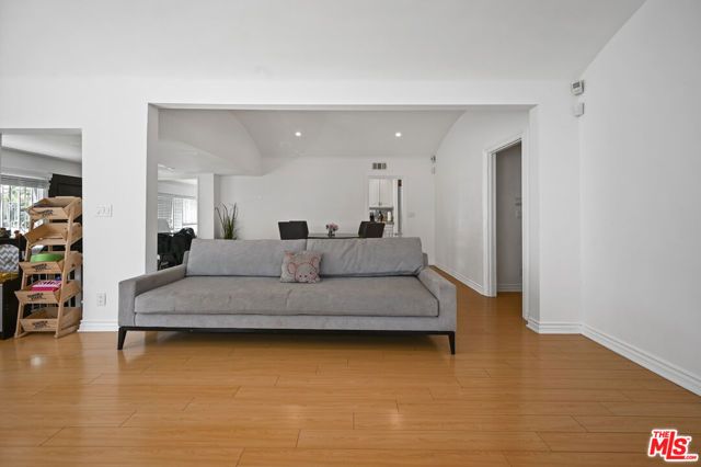 232 S Crescent Drive, Beverly Hills, CA 90212