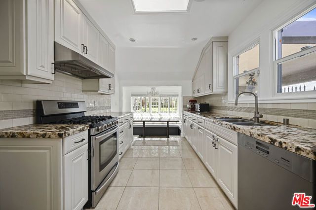 232 S Crescent Drive, Beverly Hills, CA 90212