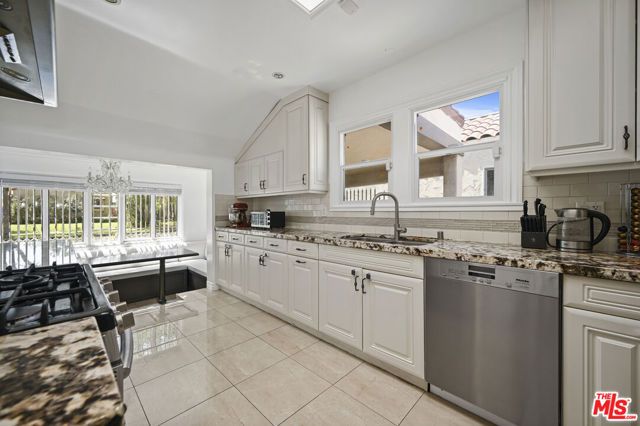 232 S Crescent Drive, Beverly Hills, CA 90212