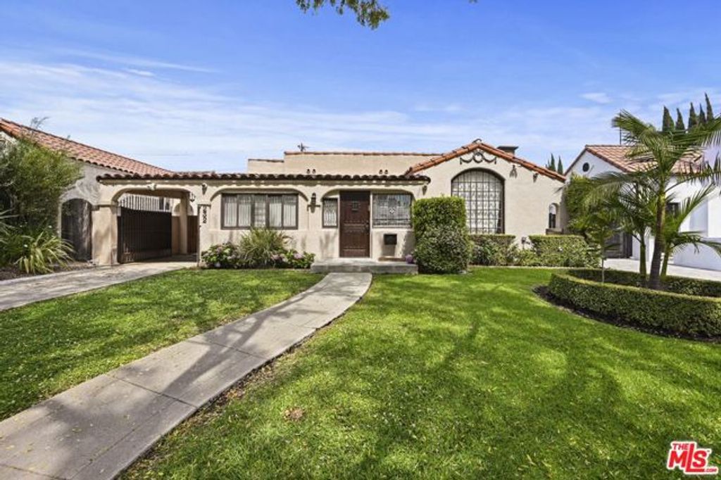 232 S Crescent Drive, Beverly Hills, CA 90212