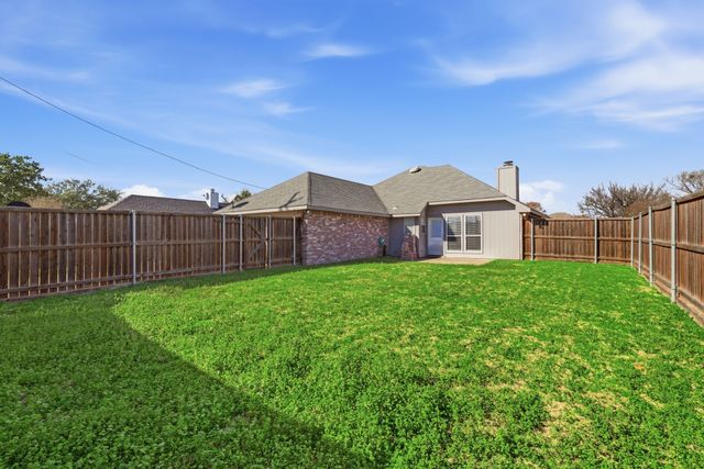 1302 Old Knoll Drive, Wylie, TX 75098