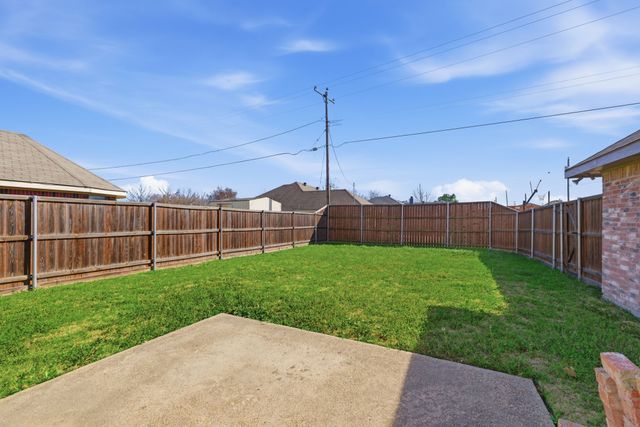 1302 Old Knoll Drive, Wylie, TX 75098