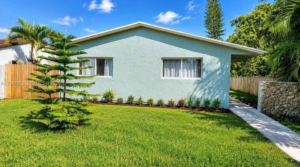 2411 Thomas Street, Hollywood, FL 33020