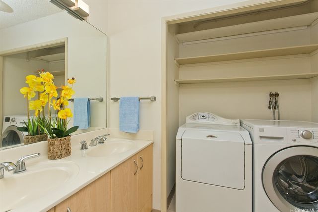 55 S Kukui Street D1714, Honolulu, HI 96813