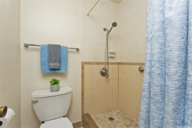 55 S Kukui Street D1714, Honolulu, HI 96813