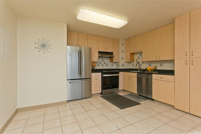 55 S Kukui Street D1714, Honolulu, HI 96813