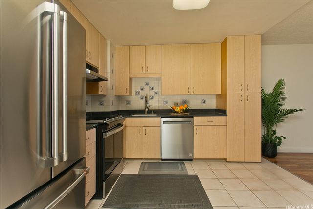55 S Kukui Street D1714, Honolulu, HI 96813