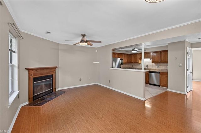 102 Heather Way Apt C, Yorktown, VA 23693
