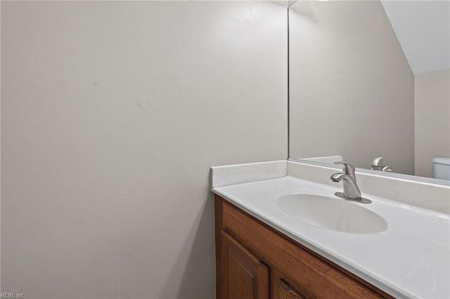 102 Heather Way Apt C, Yorktown, VA 23693