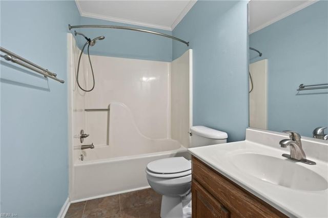 102 Heather Way Apt C, Yorktown, VA 23693