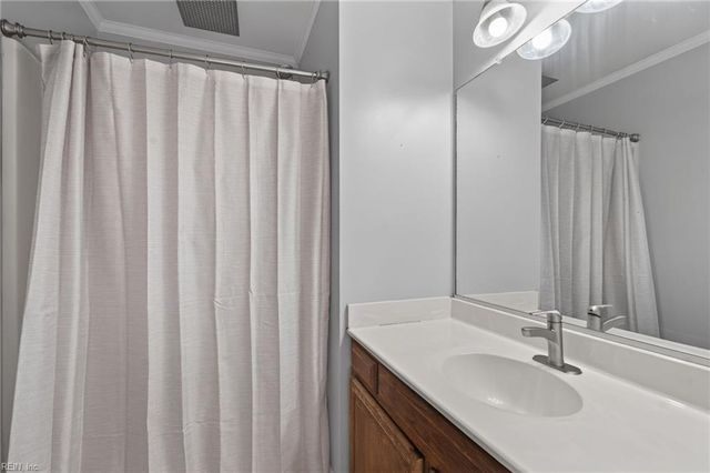 102 Heather Way Apt C, Yorktown, VA 23693