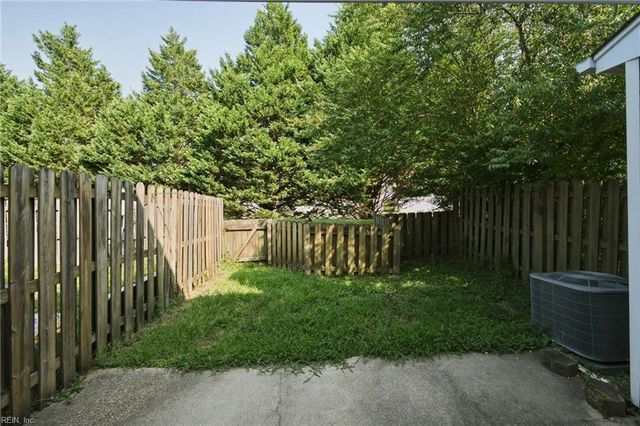 102 Heather Way Apt C, Yorktown, VA 23693