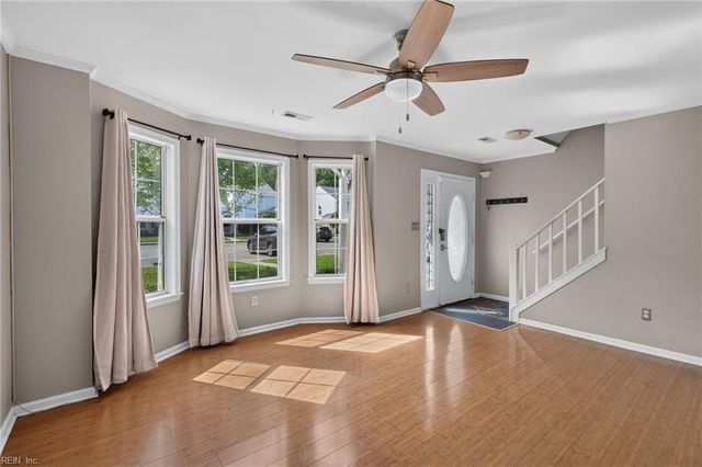 102 Heather Way Apt C, Yorktown, VA 23693