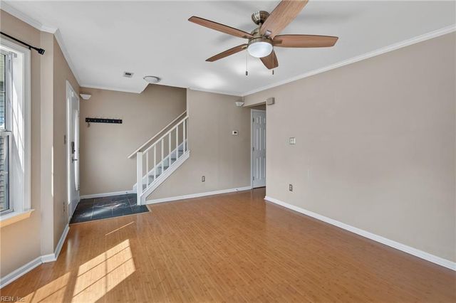 102 Heather Way Apt C, Yorktown, VA 23693