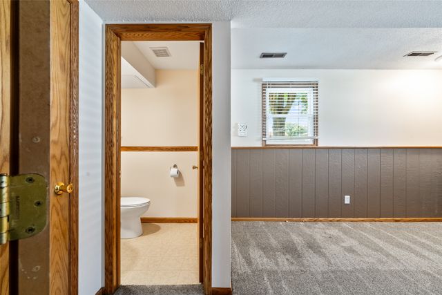 4131 Leyden Avenue, Des Moines, IA 50317