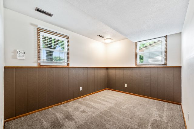 4131 Leyden Avenue, Des Moines, IA 50317