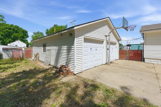 217 N Vine St, Wichita, KS 67203