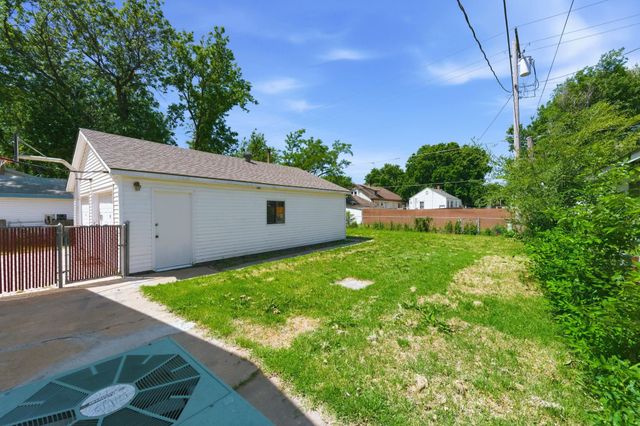 217 N Vine St, Wichita, KS 67203