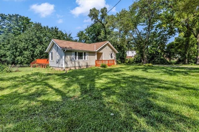 5330 NW Waukomis Drive, Kansas City, MO 64151