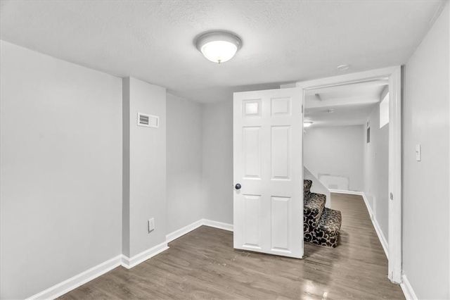 5330 NW Waukomis Drive, Kansas City, MO 64151