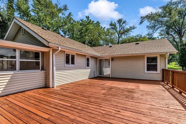 5330 NW Waukomis Drive, Kansas City, MO 64151